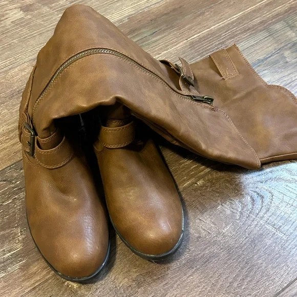 Material Girl Size 9 Boots - Picture 2 of 4